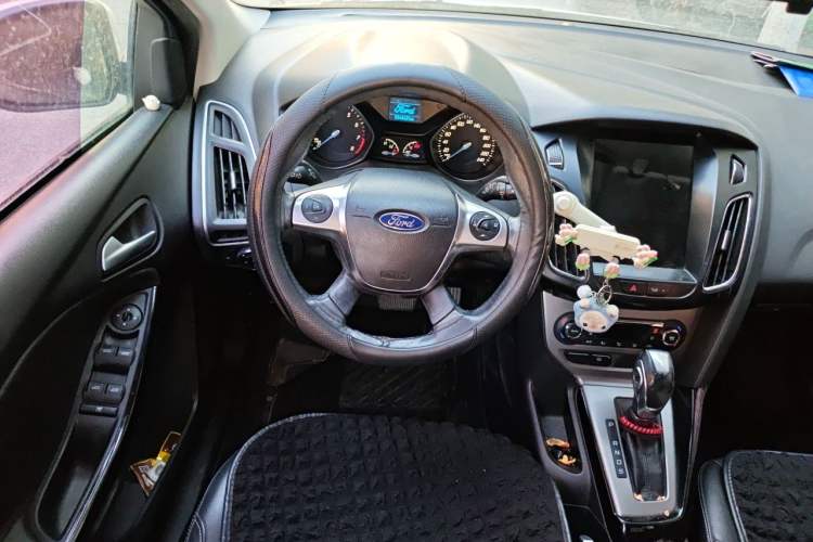 Used Ford Focus 2012 Hatchback 1.6L Automatic Fashion Edition Steering Wheel