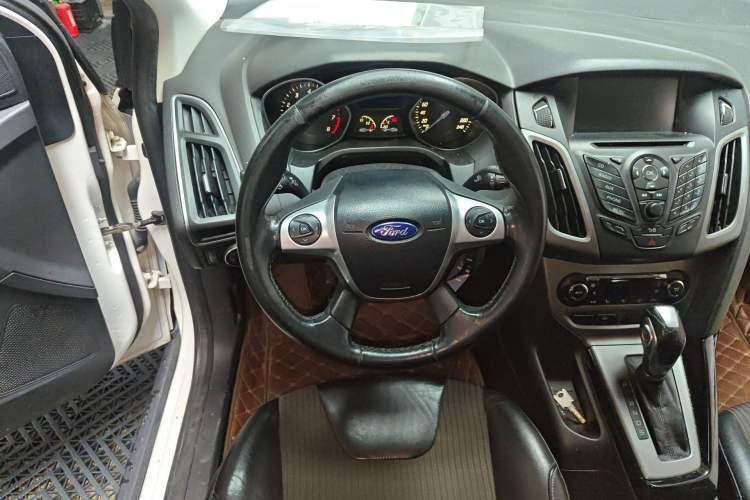 Used Ford Focus 2012 Sedan 1.6L Automatic Fashion Edition Steering Wheel
