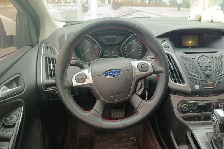 Used Ford Focus 2012 Sedan 1.6L Automatic Fashion Edition Steering Wheel