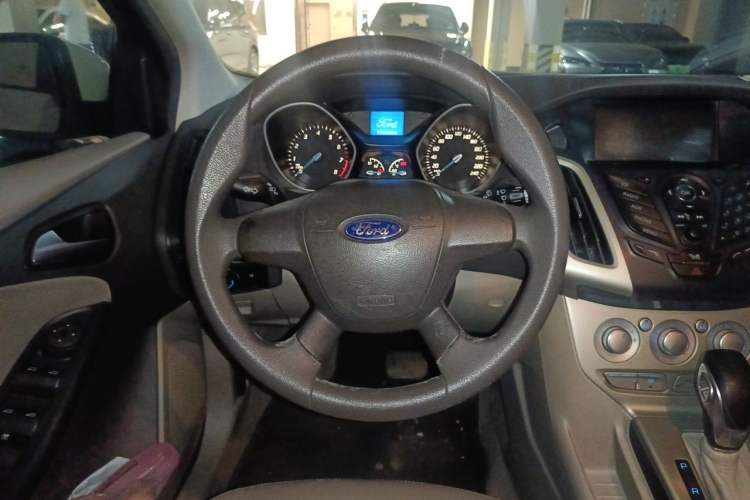 Used Ford Focus 2012 Sedan 1.6L Automatic Comfort Model Steering Wheel