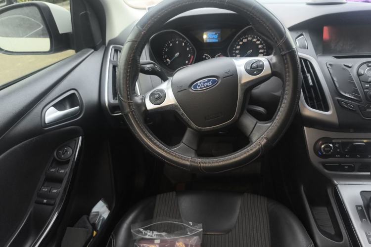 Used Ford Focus 2012 Sedan 1.6L Automatic Fashion Edition Steering Wheel