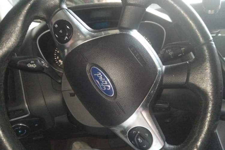 Used Ford Focus 2012 Hatchback 1.6L Automatic Fashion Edition Steering Wheel