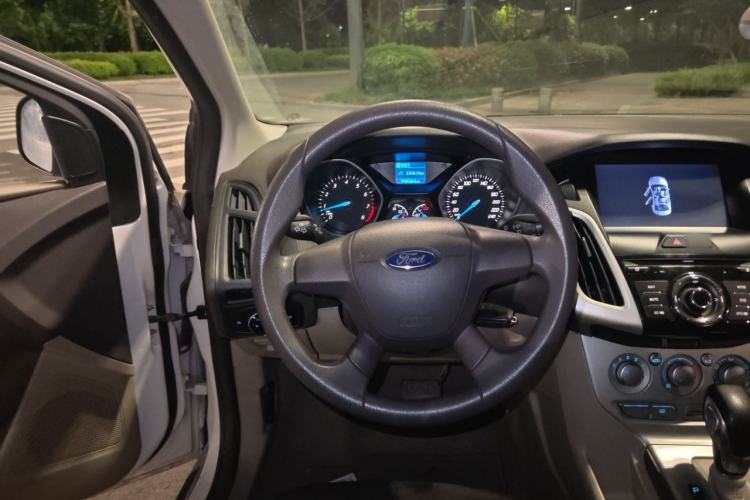 Used Ford Focus 2012 Sedan 1.6L Automatic Comfort Model Steering Wheel