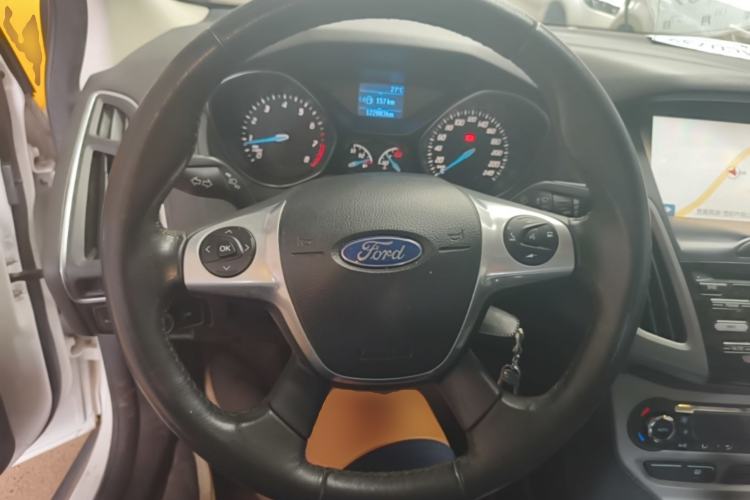 Used Ford Focus 2012 Sedan 1.6L Manual Fashion Edition Steering Wheel