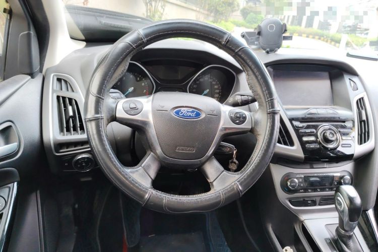 Used Ford Focus 2012 Sedan 1.6L Automatic Fashion Edition Steering Wheel
