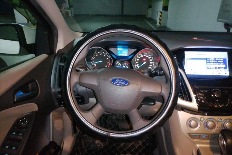 Used Ford Focus 2012 Sedan 1.6L Automatic Comfort Model Steering Wheel