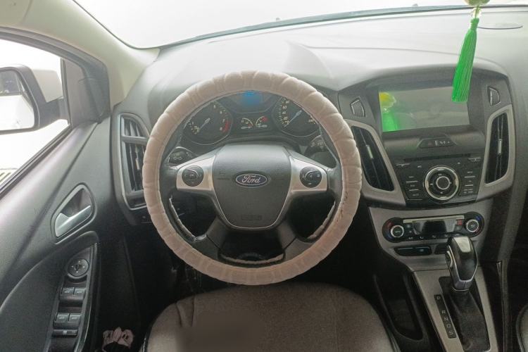 Used Ford Focus 2012 Sedan 1.6L Automatic Fashion Edition Steering Wheel