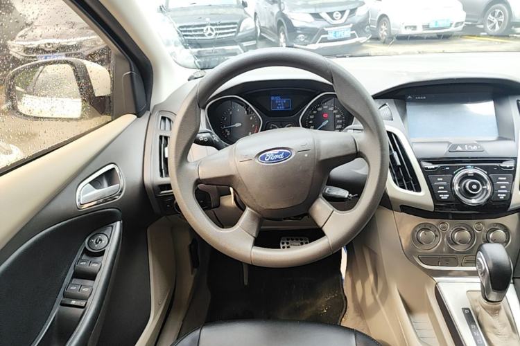 Used Ford Focus 2012 Sedan 1.6L Automatic Comfort Model Steering Wheel