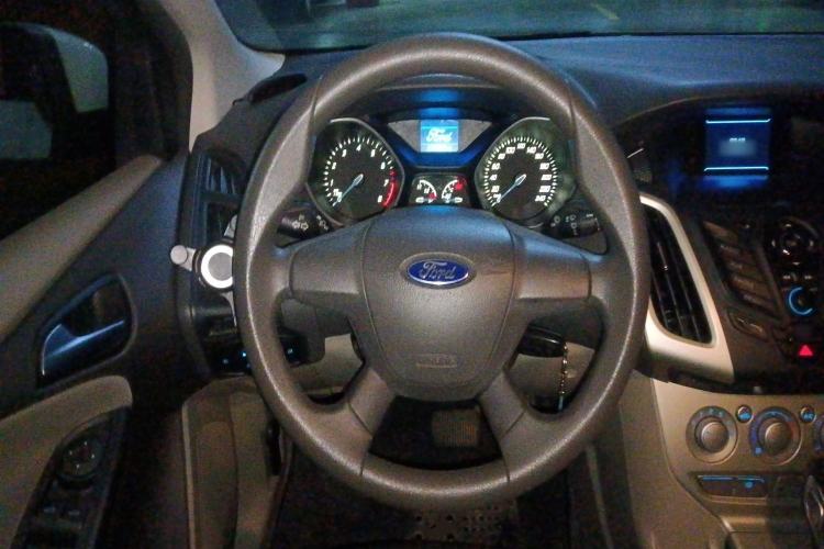 Used Ford Focus 2012 Sedan 1.6L Automatic Comfort Model Steering Wheel