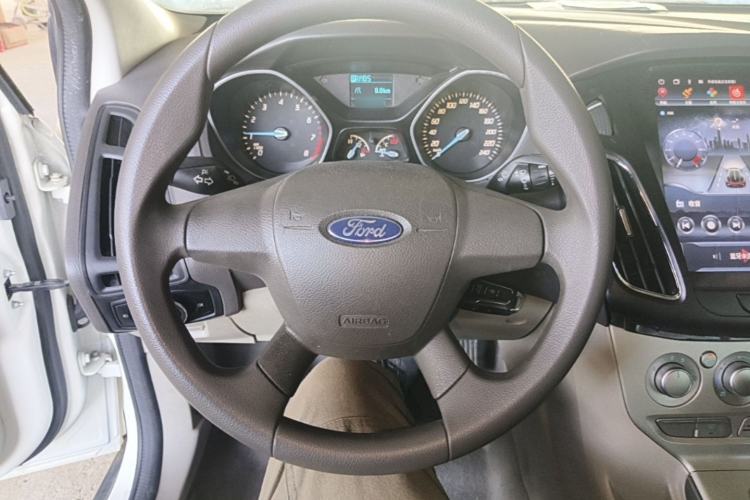 Used Ford Focus 2012 Sedan 1.6L Automatic Comfort Model Steering Wheel