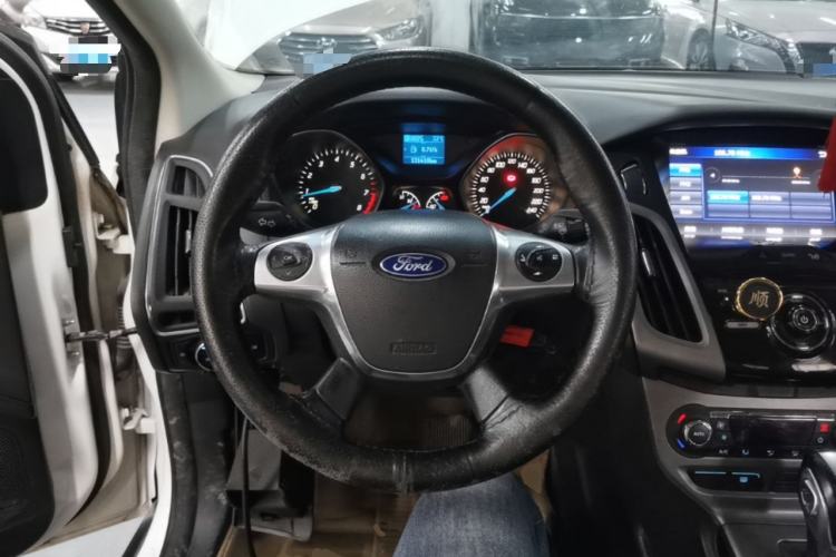 Used Ford Focus 2012 Sedan 1.6L Automatic Fashion Edition Steering Wheel