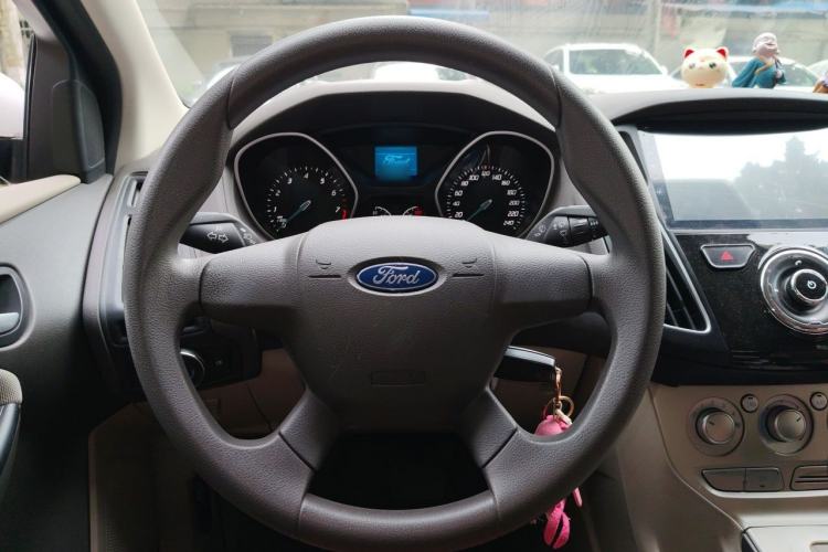 Used Ford Focus 2012 Sedan 1.6L Automatic Comfort Model Steering Wheel