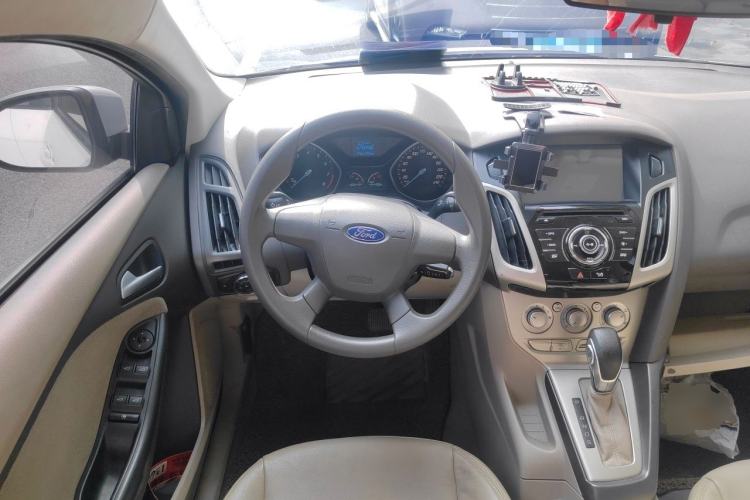 Used Ford Focus 2012 Sedan 1.6L Automatic Comfort Model Steering Wheel