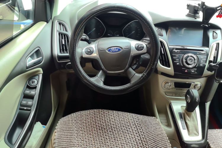 Used Ford Focus 2012 Hatchback 1.6L Automatic Fashion Edition Steering Wheel