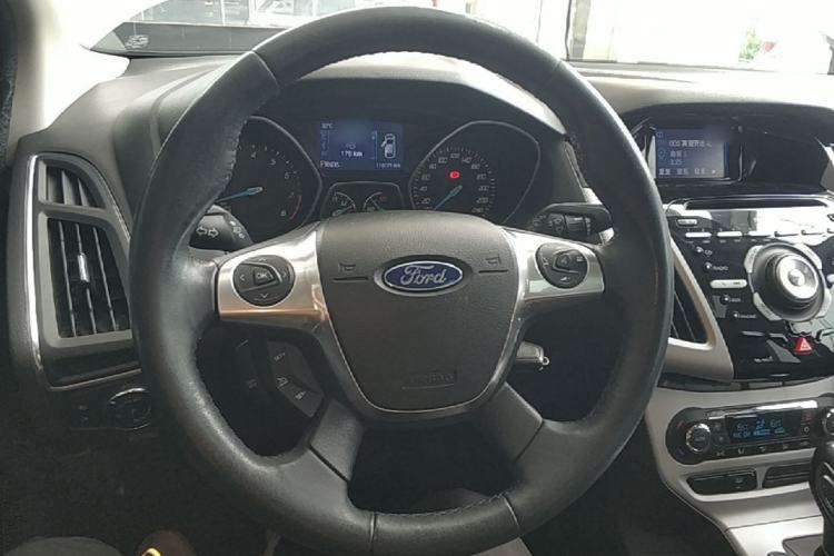Used Ford Focus 2012 Hatchback 2.0L Automatic Luxury Sport Model Steering Wheel
