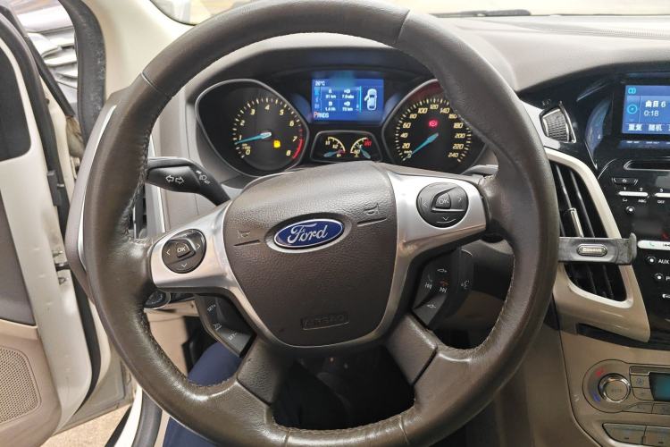 Used Ford Focus 2012 Sedan 2.0L Automatic Flagship Model Steering Wheel