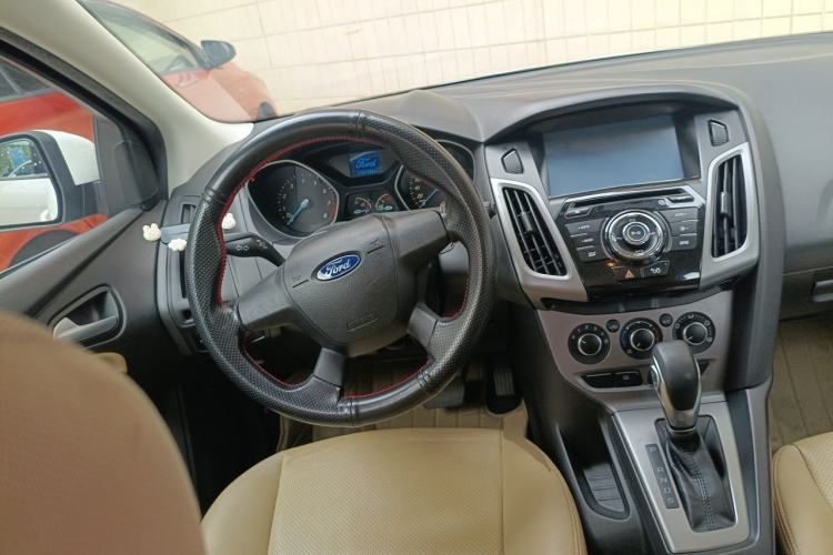 Used Ford Focus 2012 Hatchback 1.6L Automatic Comfort Model Steering Wheel