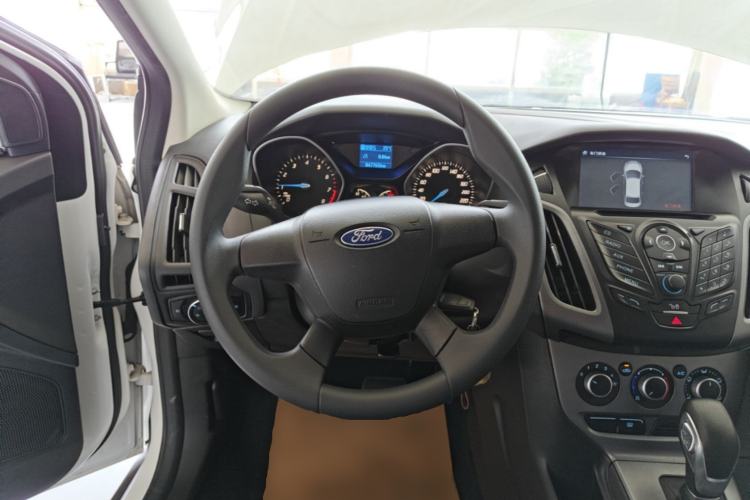 Used Ford Focus 2012 Hatchback 1.6L Automatic Comfort Model Steering Wheel