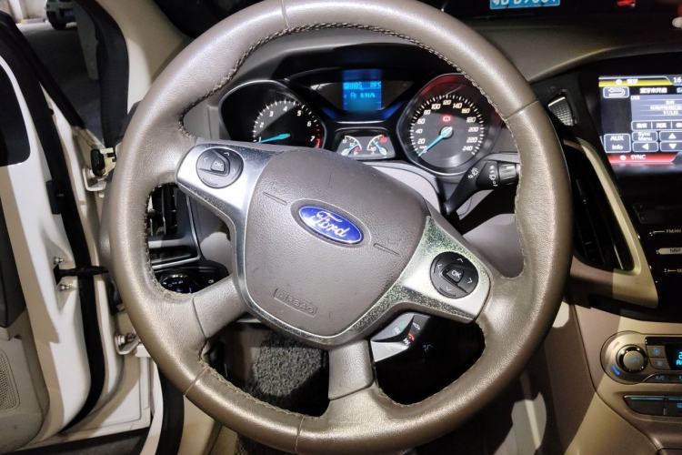 Used Ford Focus 2012 Sedan 1.6L Automatic Fashion Edition Steering Wheel