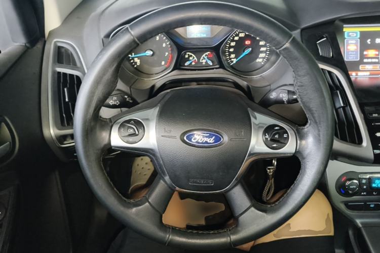 Used Ford Focus 2012 Sedan 1.6L Automatic Fashion Edition Steering Wheel