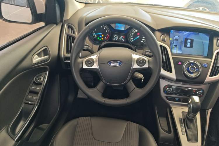 Used Ford Focus 2012 Sedan 1.6L Automatic Fashion Edition Steering Wheel