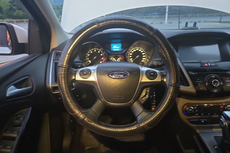 Used Ford Focus 2012 Hatchback 1.6L Automatic Fashion Edition Steering Wheel