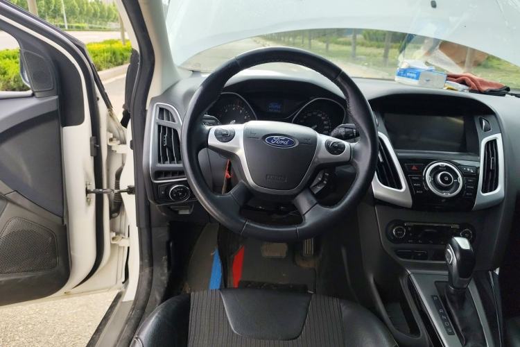 Used Ford Focus 2012 Hatchback 1.6L Automatic Fashion Edition Steering Wheel