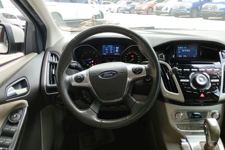 Used Ford Focus 2012 Sedan 2.0L Automatic Flagship Model Steering Wheel