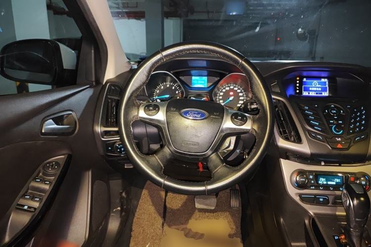 Used Ford Focus 2012 Sedan 1.6L Automatic Fashion Edition Steering Wheel