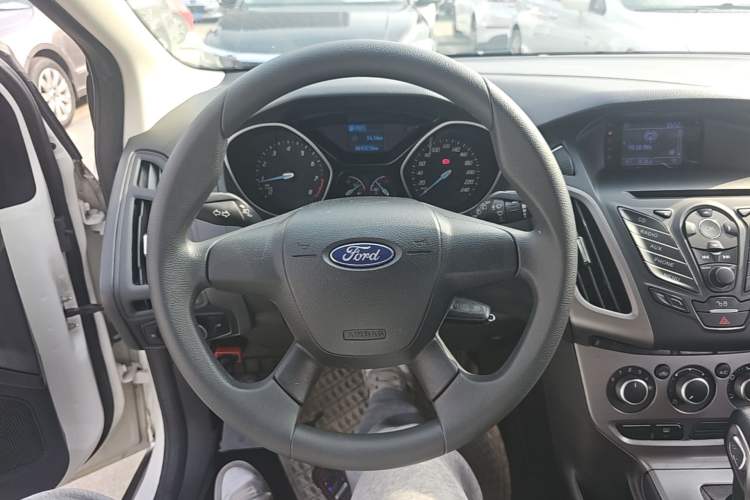 Used Ford Focus 2012 Hatchback 1.6L Automatic Comfort Model Steering Wheel