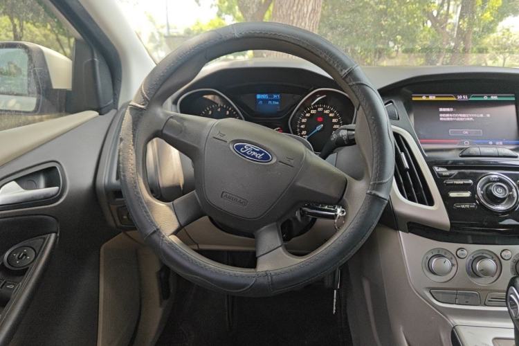 Used Ford Focus 2012 Sedan 1.6L Automatic Comfort Model Steering Wheel