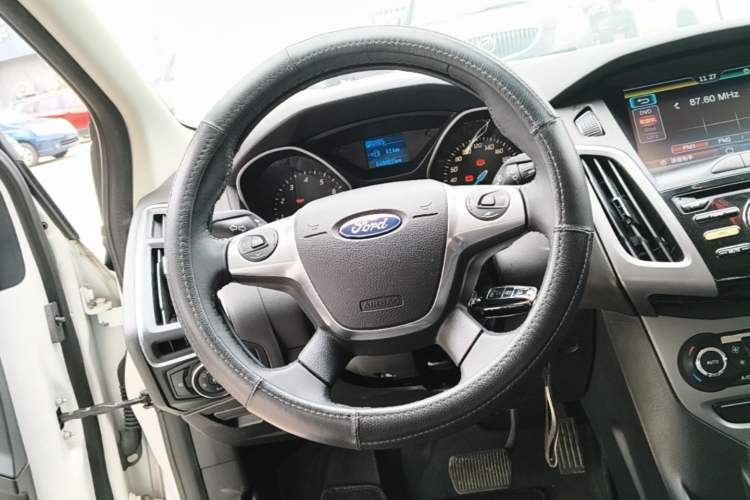 Used Ford Focus 2012 Sedan 1.6L Automatic Fashion Edition Steering Wheel