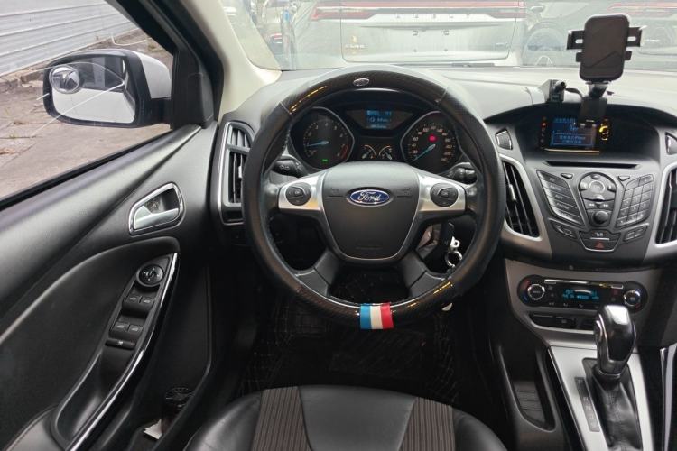 Used Ford Focus 2012 Sedan 1.6L Automatic Fashion Edition Steering Wheel