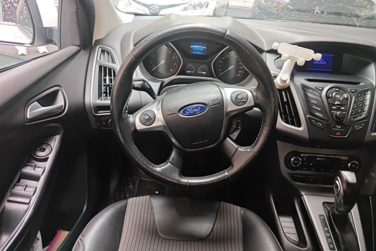 Used Ford Focus 2012 Sedan 1.6L Automatic Fashion Edition Steering Wheel