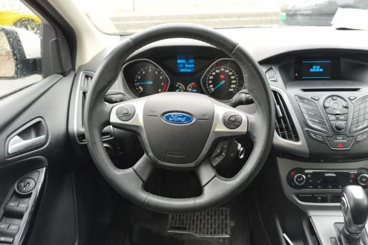 Used Ford Focus 2012 Hatchback 1.6L Automatic Fashion Edition Steering Wheel