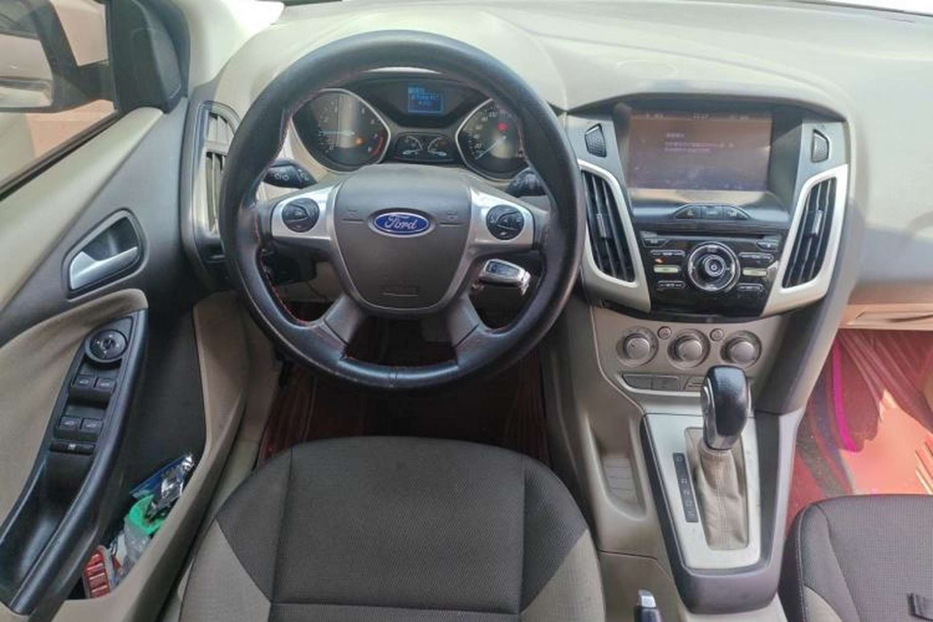 Used Ford Focus 2012 Sedan 1.6L Automatic Comfort Model Steering Wheel