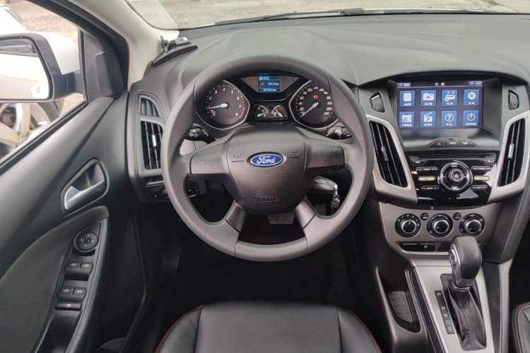 Used Ford Focus 2012 Hatchback 1.6L Automatic Comfort Model Steering Wheel