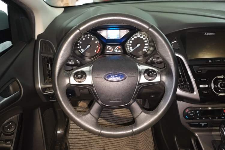 Used Ford Focus 2012 Hatchback 1.6L Automatic Fashion Edition Steering Wheel