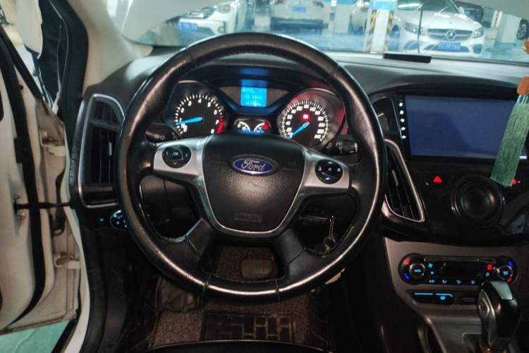 Used Ford Focus 2012 Sedan 1.6L Automatic Fashion Edition Steering Wheel