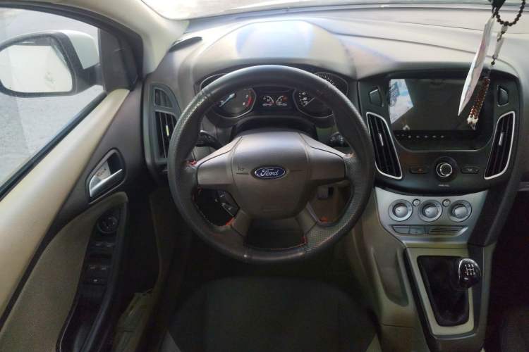 Used Ford Focus 2012 Sedan 1.6L Manual Comfort Model Steering Wheel