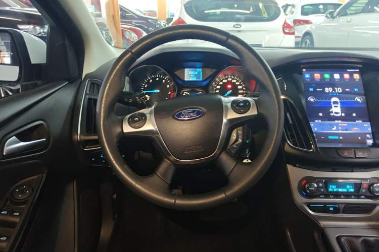 Used Ford Focus 2012 Sedan 1.6L Manual Fashion Edition Steering Wheel