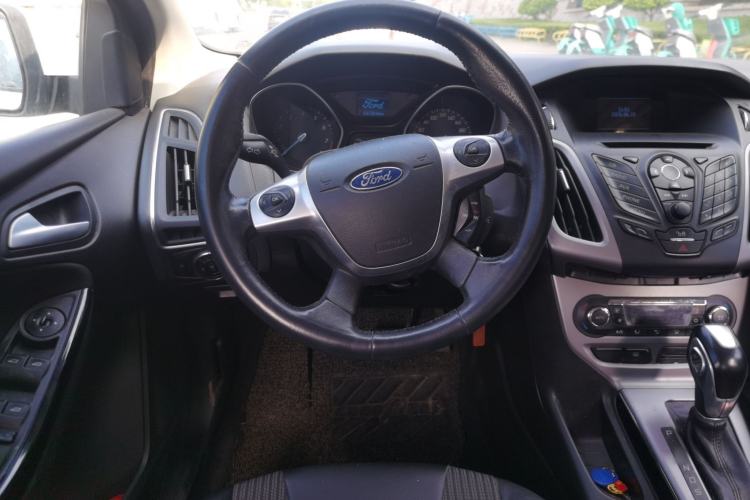Used Ford Focus 2012 Sedan 1.6L Automatic Fashion Edition Steering Wheel
