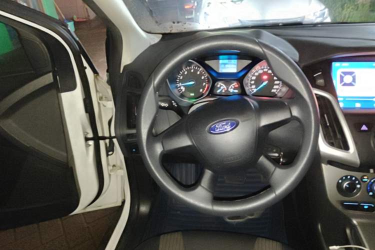 Used Ford Focus 2012 Hatchback 1.6L Automatic Comfort Model Steering Wheel