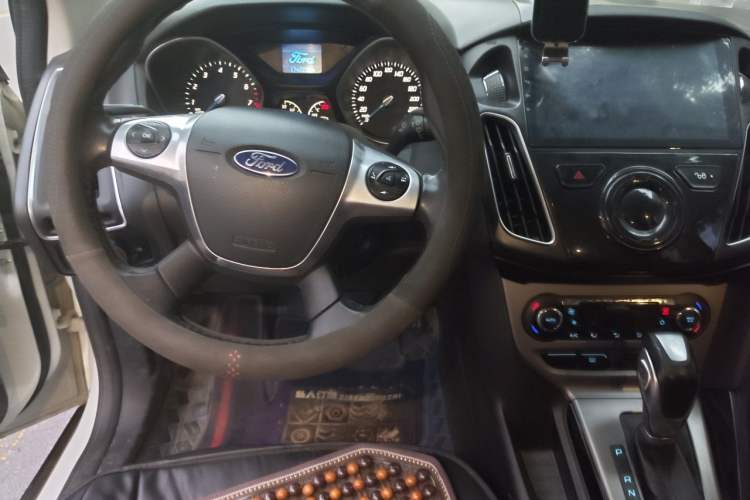 Used Ford Focus 2012 Sedan 1.6L Automatic Fashion Edition Steering Wheel