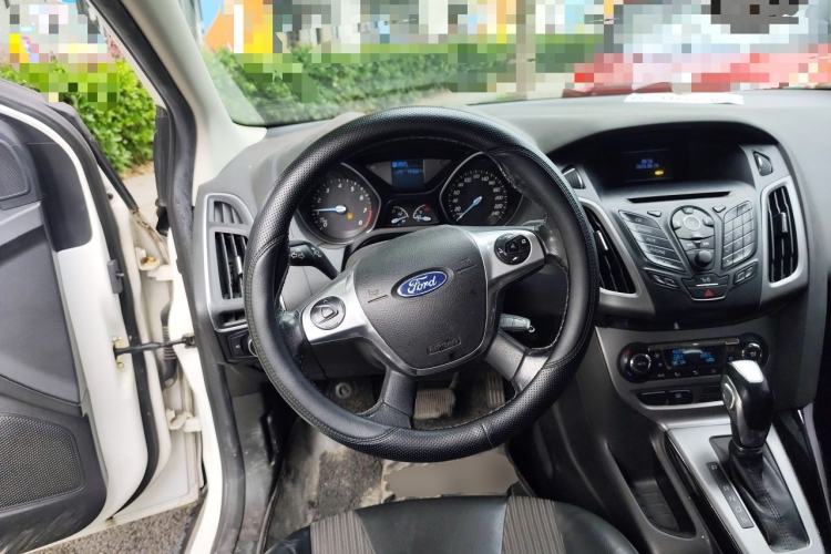 Used Ford Focus 2012 Hatchback 1.6L Automatic Fashion Edition Steering Wheel