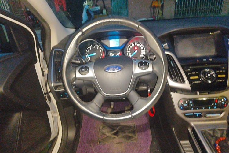 Used Ford Focus 2012 Sedan 1.6L Manual Fashion Edition Steering Wheel