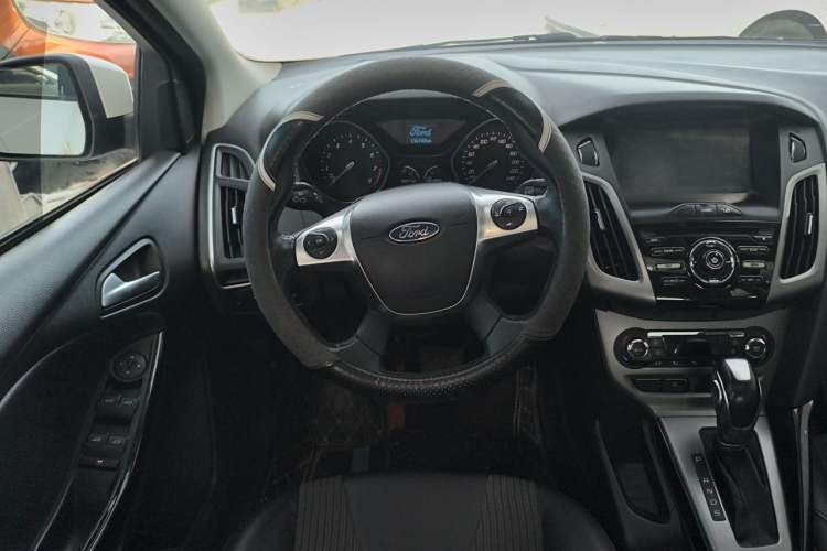 Used Ford Focus 2012 Sedan 1.6L Automatic Fashion Edition Steering Wheel
