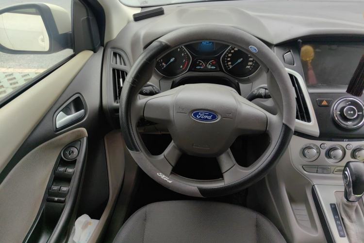 Used Ford Focus 2012 Sedan 1.6L Automatic Comfort Model Steering Wheel