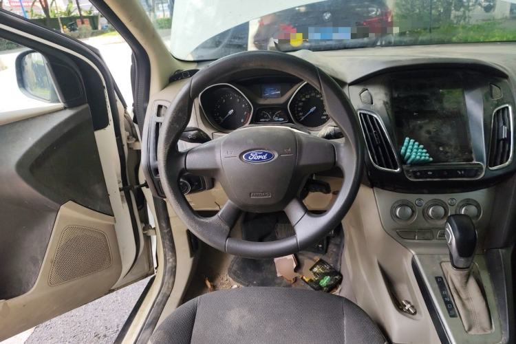 Used Ford Focus 2012 Sedan 1.6L Automatic Comfort Model Steering Wheel
