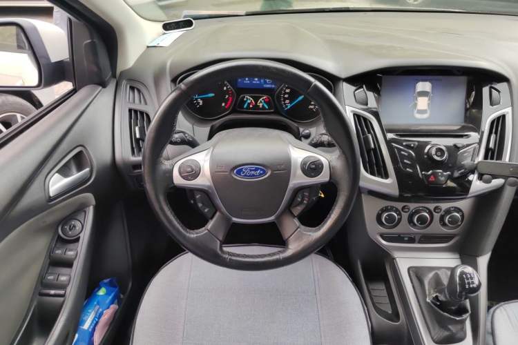 Used Ford Focus 2012 Hatchback 1.6L Manual Comfort Model Steering Wheel
